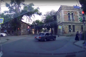 Астраханская полиция нашла и наказала водителя, игнорирующего светофоры