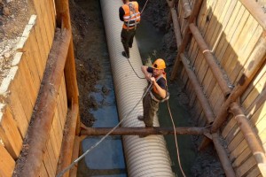 В Астрахани обновляют 10 проблемных участков сетей самотечной канализации