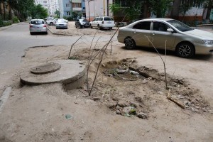 Родители погибшего бойца СВО попросили отремонтировать дорогу в Астрахани