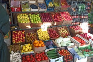 На астраханских рынках упали цены на овощи и&#160;фрукты