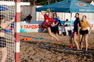 «Астраханочка» приняла участие в Чемпионате России по пляжному гандболу