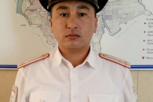 В Астрахани сотрудник полиции спас на пожаре двух человек