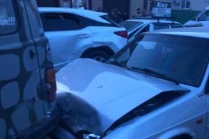 В Астраханской области произошла авария с участием пяти машин и пешехода