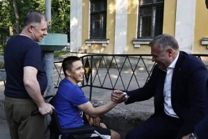 Игорь Бабушкин навестил бойца СВО, который проходит лечение в Санкт-Петербурге