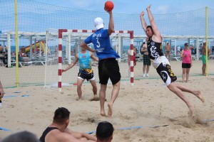 Астраханцы приняли участие в Чемпионате России по пляжному гандболу