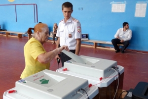 Сотрудники УМВД России по Астраханской области обеспечили правопорядок и безопасность граждан в Единый день голосования