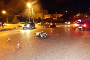 В Астрахани произошло столкновение легкового автомобиля и мотоцикла