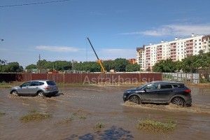 В Астрахани затопило отремонтированную по нацпроекту дорогу