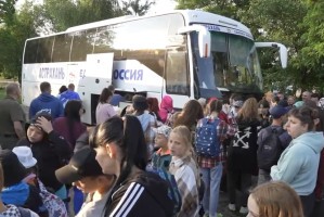 В Астрахань на летний отдых приехали дети из Кременского района