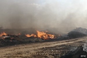 В Наримановском районе Астраханской области вновь загорелся мусор