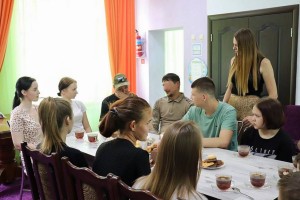 Астраханский контрактник встретился с ребятами из центра «Юность»