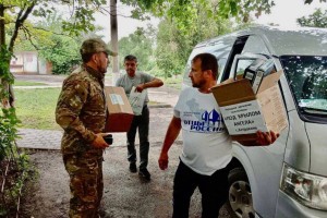 Астраханским военнослужащим привезли гуманитарный груз и письма с благодарностью