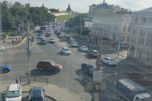 Третий день эксперимента выделенных полос в Астрахани обернулся огромной пробкой
