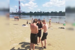 Астраханцам выписывают штрафы за купание в неположенных местах