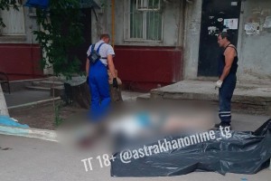 В Астрахани женщина выпала из окна пятого этажа