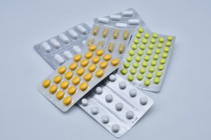 «Фуфломицины»: терапевт назвал бесполезные препараты в аптечках россиян