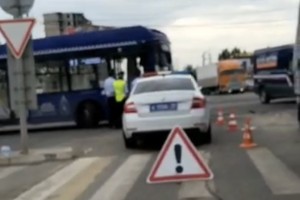 В Астрахани фургон «Почты России» столкнулся с «Волгабасом»