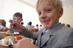 Астраханская область вошла в число регионов с демократичными ценами на школьный обед