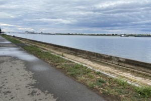 Парк в микрорайоне XX лет Октября в Астрахани пришел в упадок