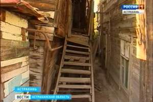 В Астрахани в любой момент может рухнуть дом