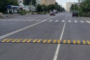 В Астрахани на отремонтированных дорогах устанавливают искусственные неровности