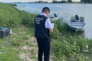 В Трусовском районе Астрахани затонула лодка