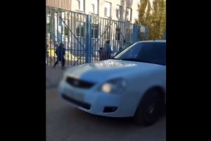 Астраханские полицейские нашли водителя, который двигался по тротуару возле детского сада