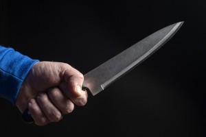Астраханец напал на полицейского с&#160;ножом