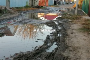 Астраханцы пожаловались на гигантский коммунальный разлив