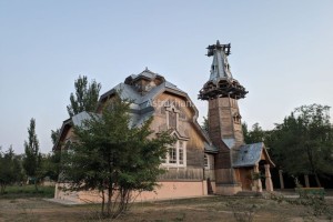 Старинный храм под Астраханью продолжает разрушаться
