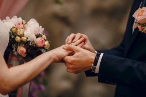 В Астрахани зарегистрировали брак, где невеста старше жениха на 25&#160;лет