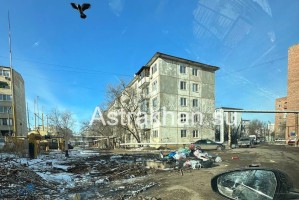 Улица Бориса Алексеева в Астрахани утопает в мусоре и нечистотах