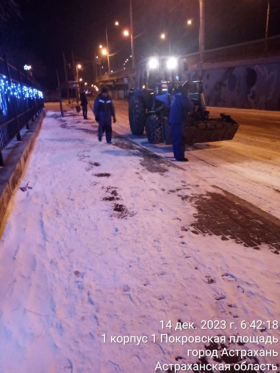 В Астрахани убрали 30 тонн снега: горожане сомневаются | 14.12.2023 |  Астрахань - БезФормата