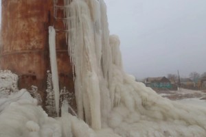 В Астраханской области буквально разваливается водонапорная башня
