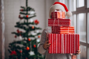 Астраханцы рассказали, какие новогодние подарки сделали бы их самыми счастливыми