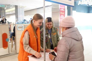 В Астраханской области собирают подписи в поддержку Владимира Путина 