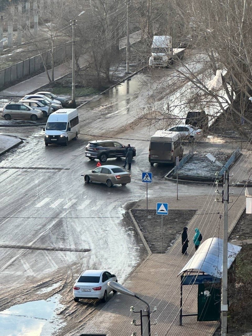 В Астрахани усилились дорожные заторы | 29.12.2023 | Астрахань - БезФормата