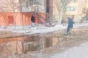 Так и плывем: в Астрахани не прекращаются массовые прорывы канализации