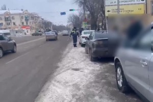 Астраханские полицейские разобрались со стихийной парковкой в центре города