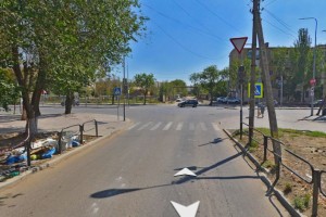 На улице Яблочкова в&#160;Астрахани демонтируют один из светофоров
