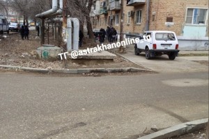 В Астрахани 43-летний мужчина выпал с балкона
