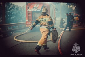 Астраханцам напомнили о штрафах за непропуск пожарных машин