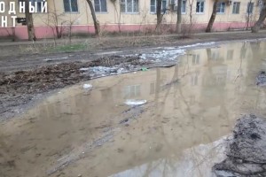 Астраханцам пришлось переехать из квартир, затопленных фекалиями