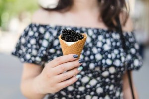 Жители и гости Астрахани смогут попробовать мороженое с черной икрой