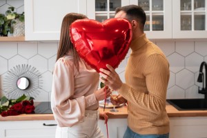 Астраханцы рассказали, будут ли они отмечать День святого Валентина