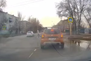 В Астрахани накажут водителя, едва не сбившего пешехода