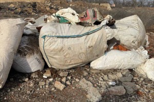 В Астраханской области с грузовика вновь нелегально скинули отходы