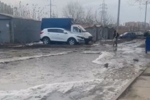Вонь на весь район: еще одна улица в Астрахани продолжает тонуть в нечистотах