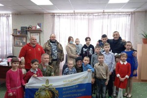 Волонтеры доставили астраханцам – участникам СВО машину УАЗ-469