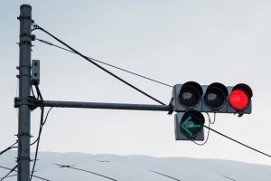 В Астрахани должны поменять режим работы светофоров на аварийных перекрестках